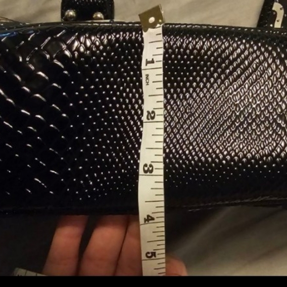 Guess graphic hand bag - Picture 9 of 11